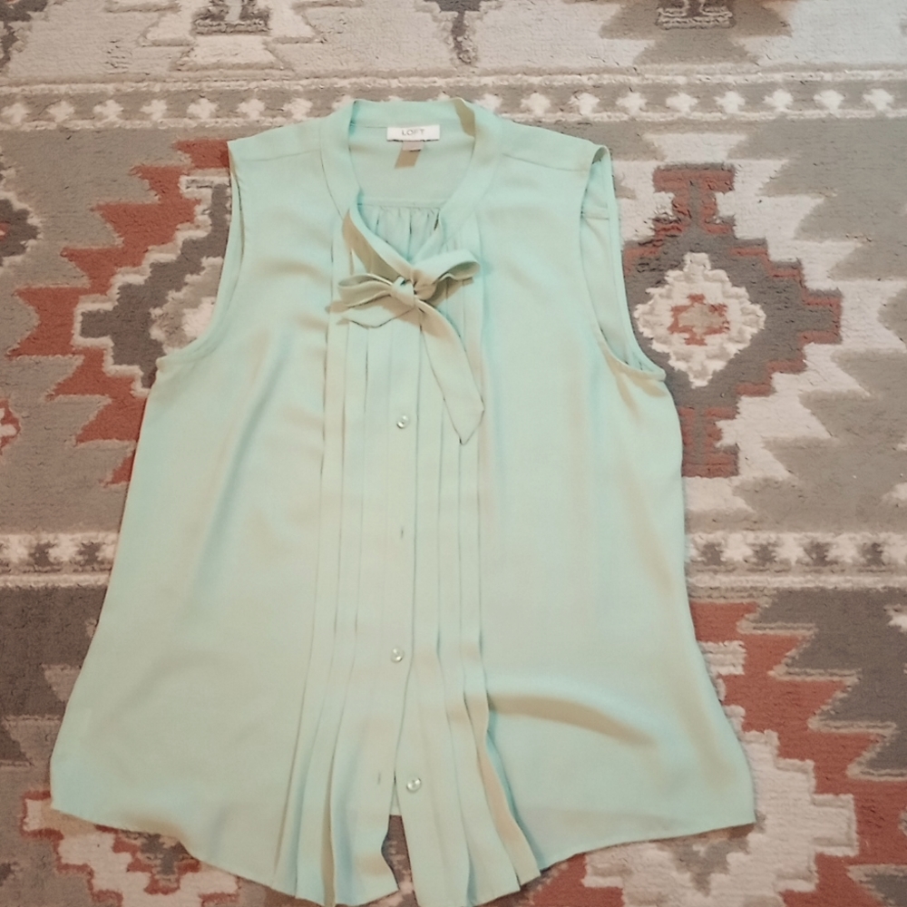 Ann Taylor LOFT sleeveless blouse - M
